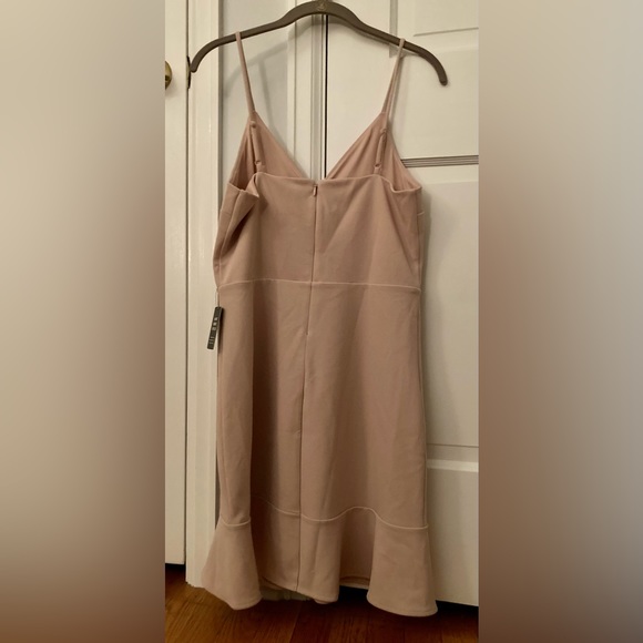 Express dress - Picture 2 of 3